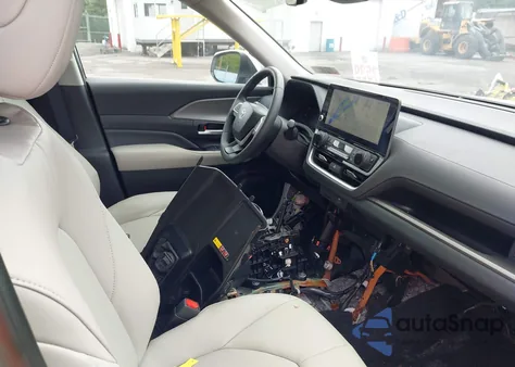 2024 Toyota Grand Highlander Hybrid Xle z USA, uszkodzony, nr VIN 5TDACAB54RS026637